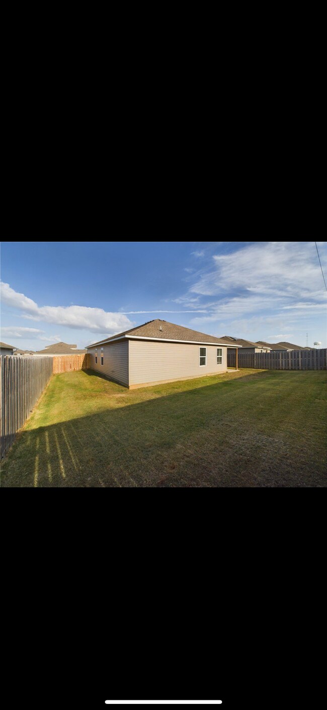 Building Photo - 901 Belhaven Rd