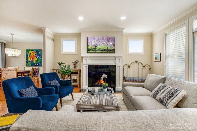 Building Photo - 203 W Summit St