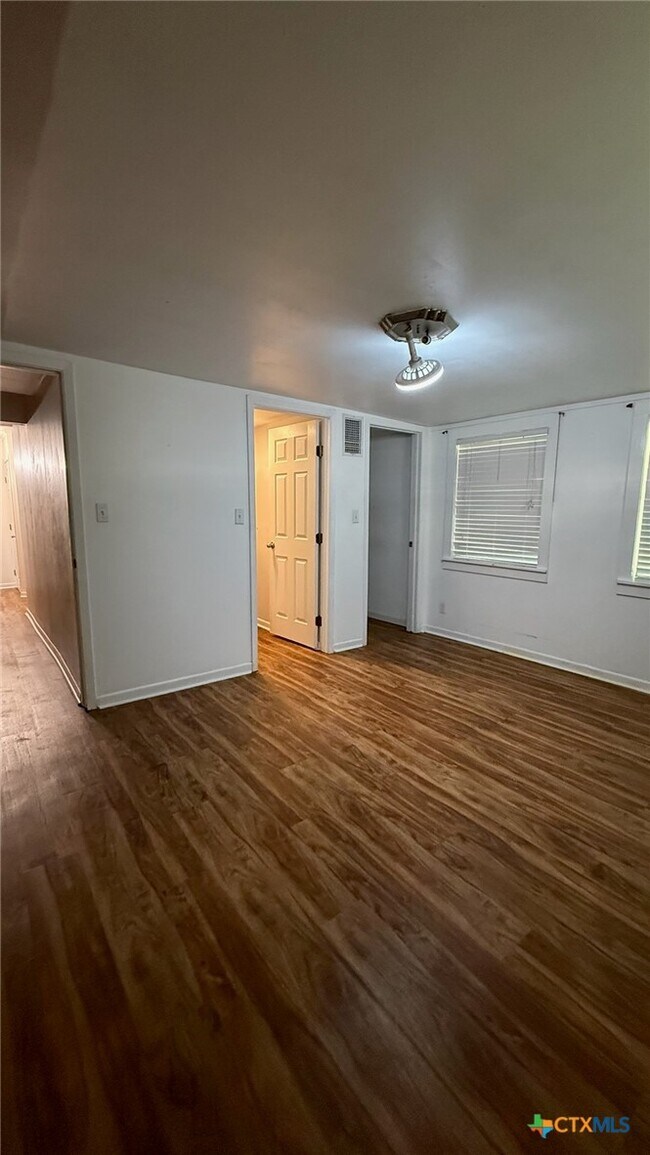 Building Photo - 301 Highland Dr