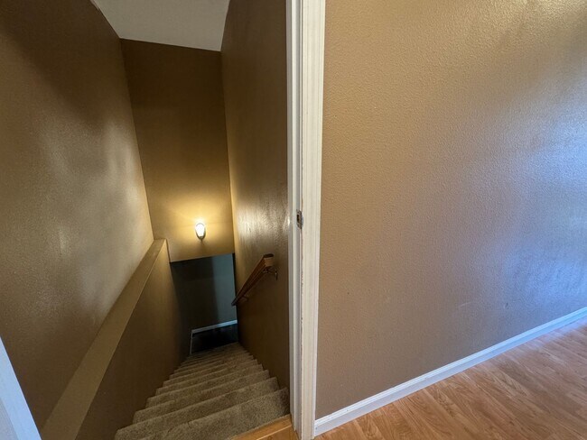 Building Photo - Beautiful spacious home in Waynesville