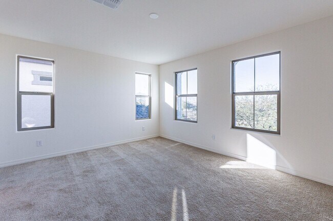 Building Photo - Three Bedrooms! Newer Neighborhood - conve...
