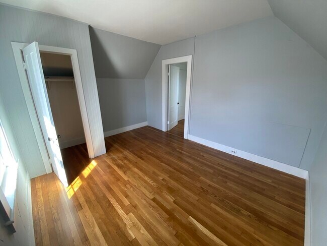 Building Photo - 74 Moore Ave