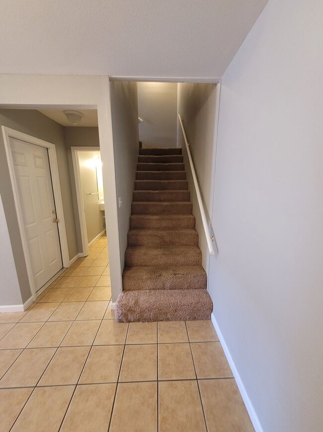 Building Photo - Great Opportunity: 2BR Townhome with Private Garage