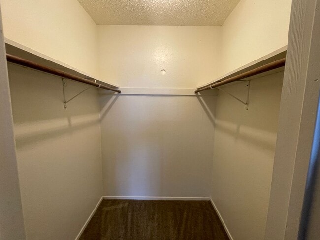 Building Photo - 1218 Royal Crest Dr