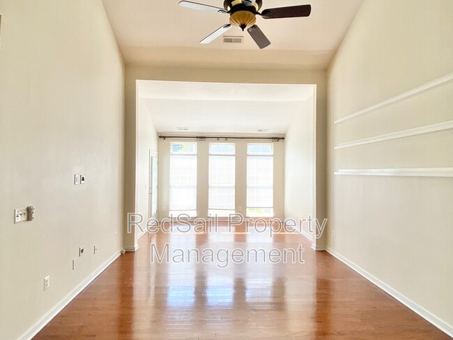 Building Photo - 303 Daniels Dr