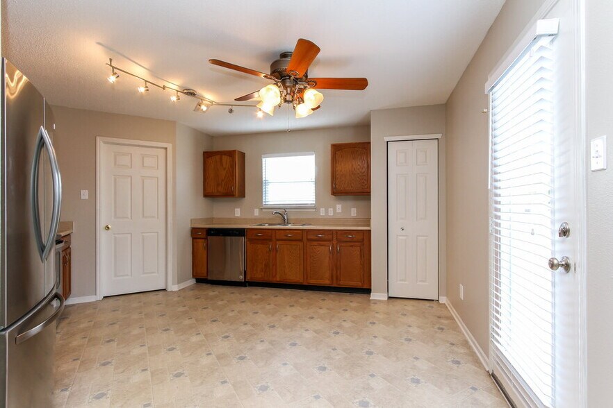 Building Photo - 9996 Olympic Cir