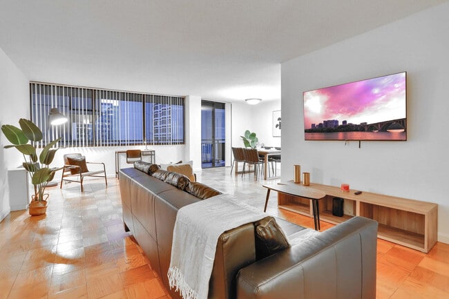 Building Photo - 320 23rd St S