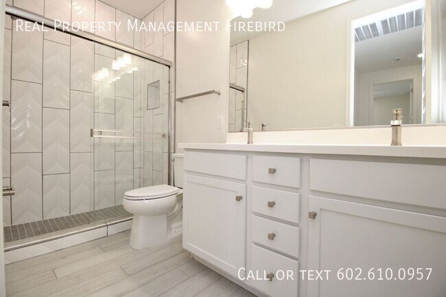 Building Photo - 3037 W la Mirada Dr