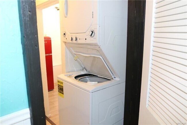 Building Photo - 854 Cienega Rd