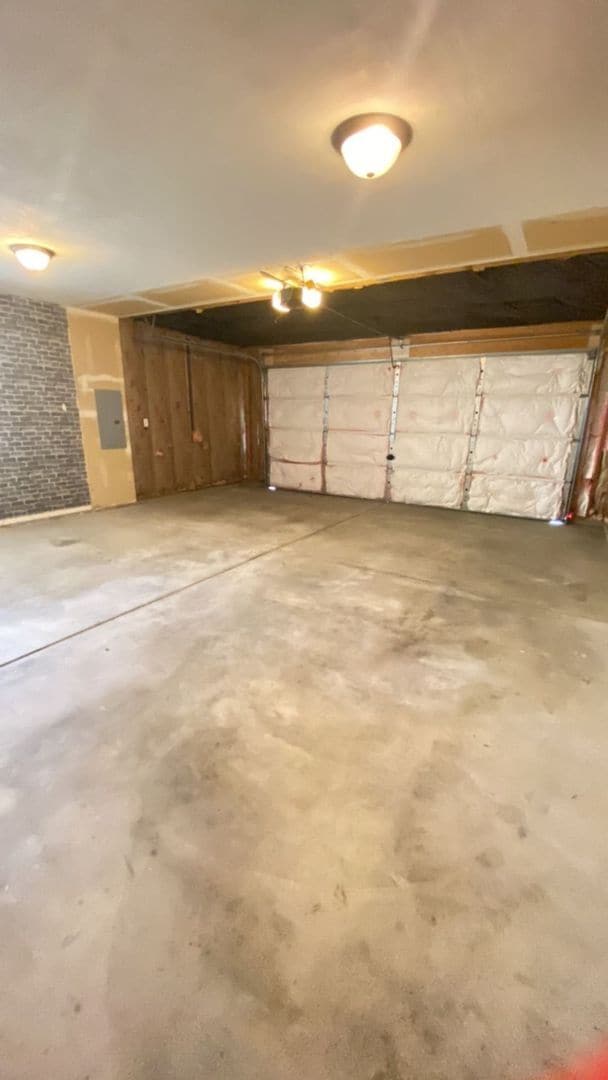 Building Photo - Rent Reduction! 3-Bed, 2-Bath Home with Mo...