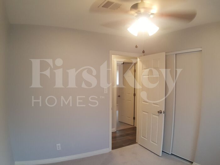 Building Photo - 2012 Bennett St