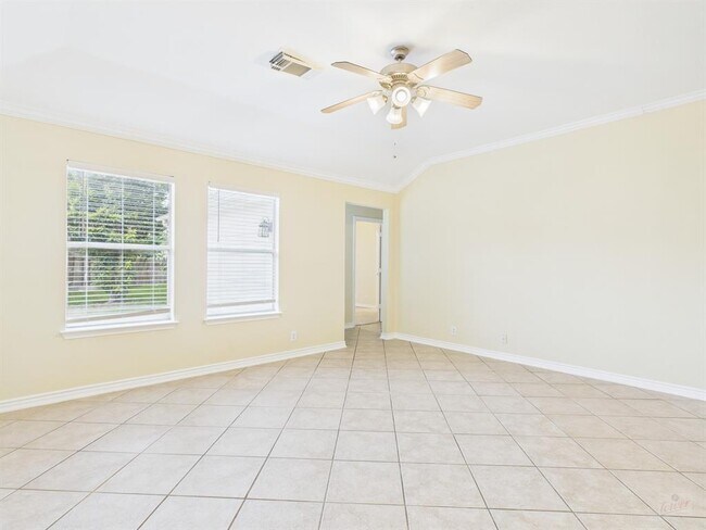 Building Photo - 136 Winter St