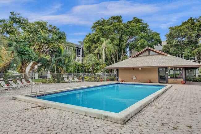 Building Photo - 9470 Poinciana Pl