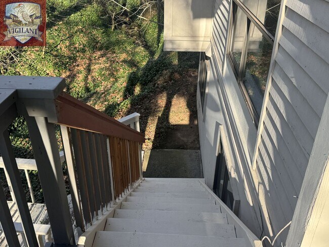 Building Photo - Amazing Furnished 4 bedroom home