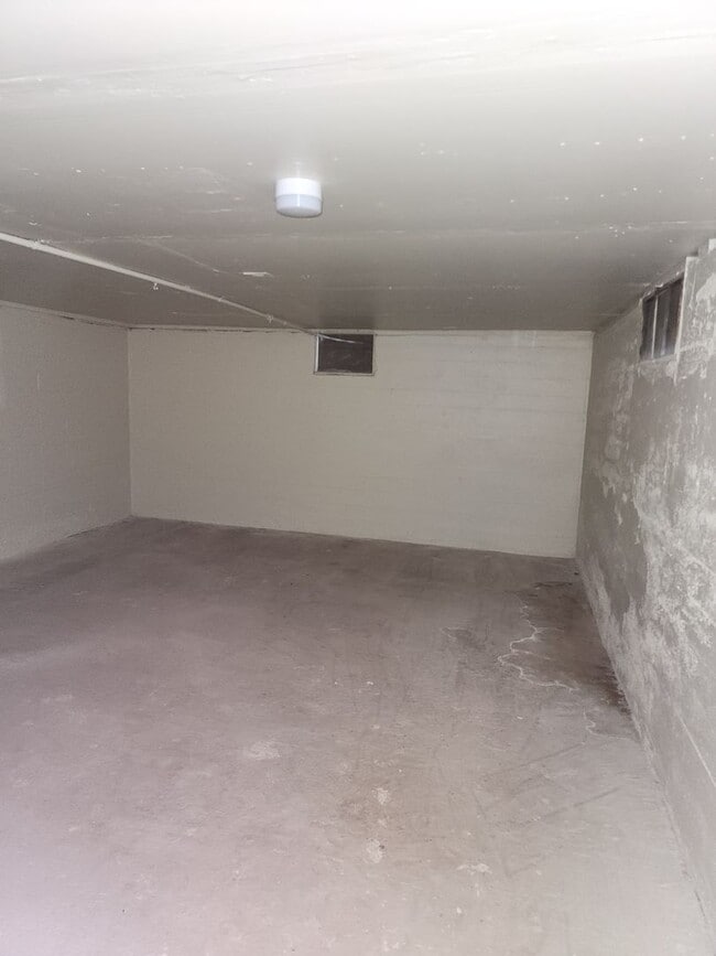 Building Photo - Country Home Between Empire and Waterford-  3 Bedroom 1 Bathroom With Central Heat And Air