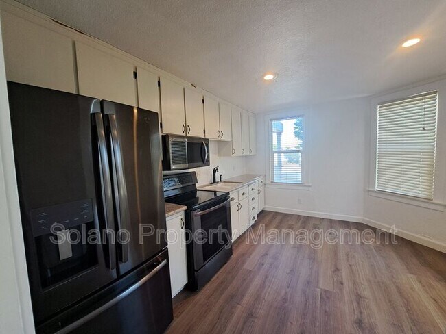Building Photo - 100 Luzena Ave