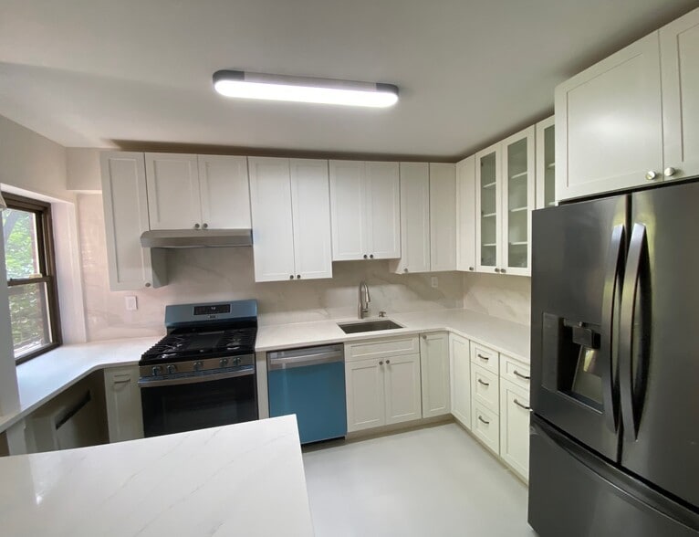 Building Photo - 501 Linwood Dr