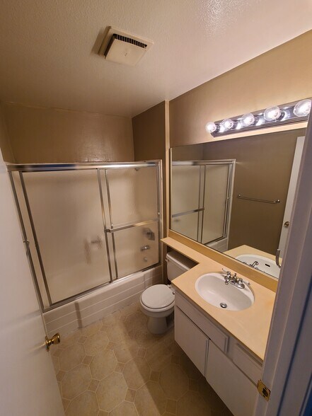 Guest Bathroom - 3954 60th St