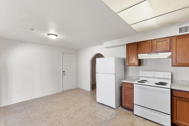 Building Photo - 7422 W Turney Ave