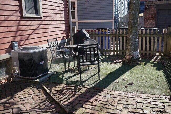 Building Photo - 1823 W 29th Pl