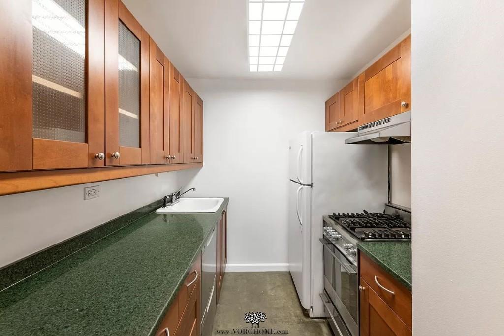 Building Photo - 303 Greenwich St