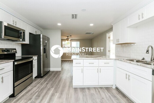 Building Photo - 3 Bedroom Pet-Friendly Home in HOLIDAY, FL with Main Street Renewal