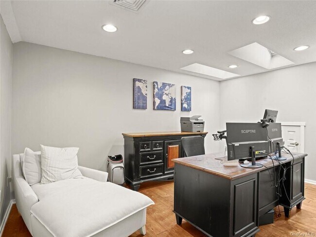 Building Photo - 912 Heritage Hills