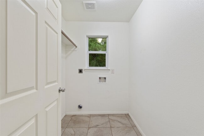 Building Photo - 12502 Hackberry Dr