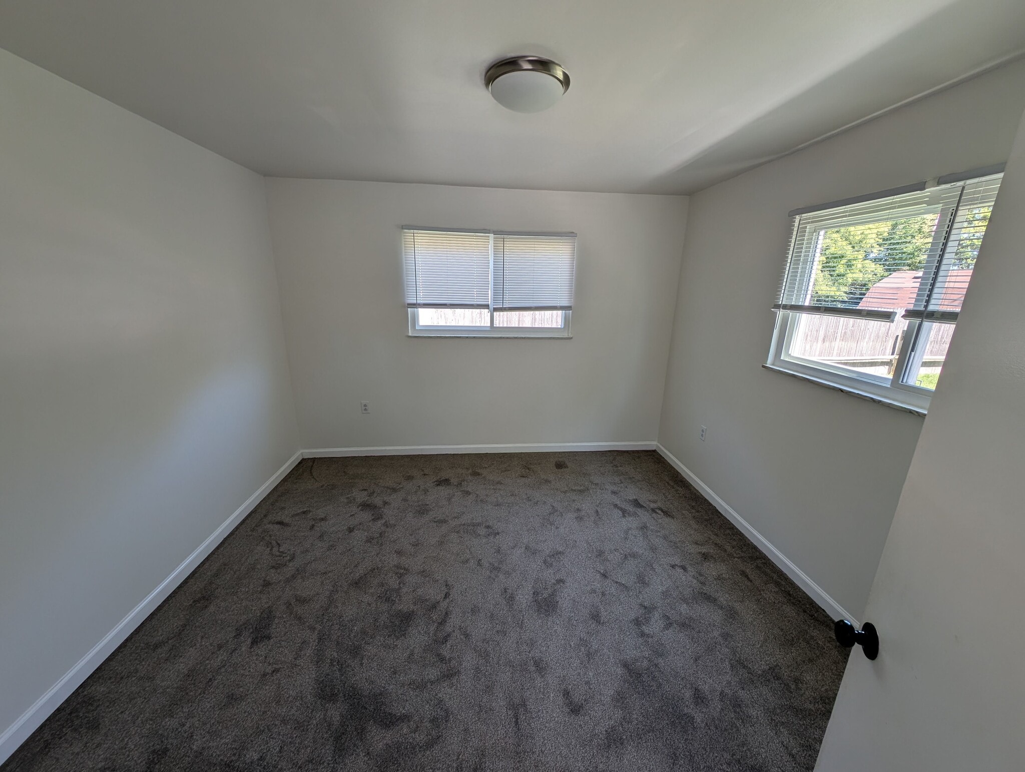 Building Photo - 8076 Lawrence Dr