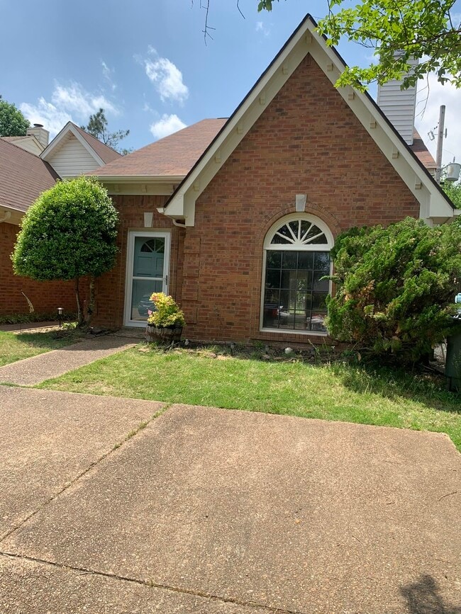 Building Photo - 1685 Oaken Bucket Dr