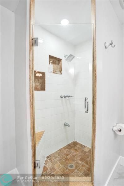 Building Photo - 802 SW 12th Ct