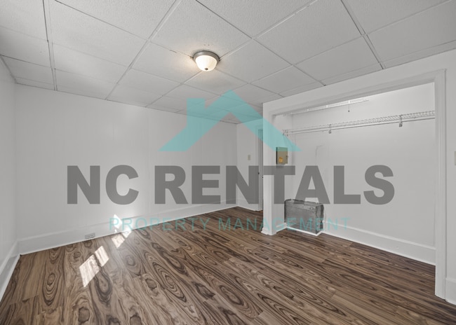 Building Photo - 721 Davis St