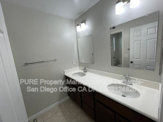 Building Photo - 1644 Moonbeam Ln