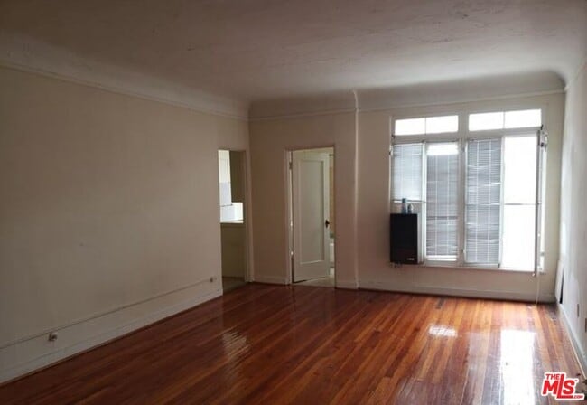 Building Photo - 657 Cochran Ave