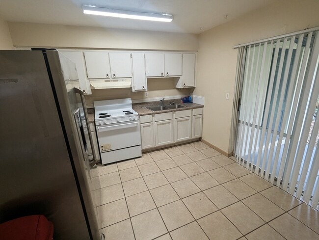 Building Photo - 1062 Orienta Ave
