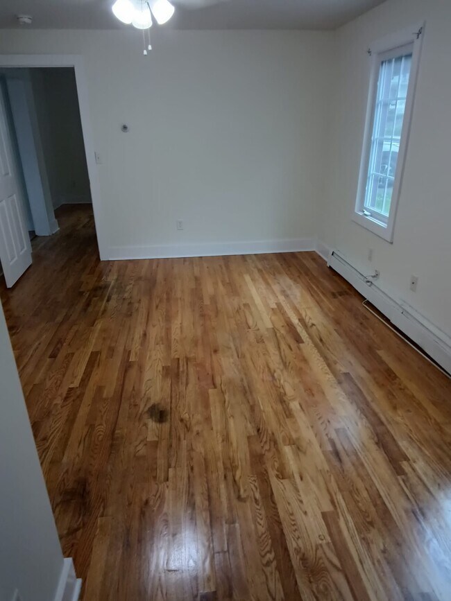 Master Bed - 164-2 Bridgeport Ave