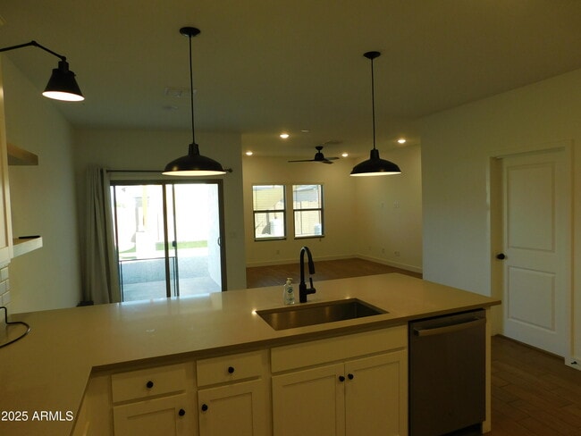 Building Photo - 42510 W Vincent Dr