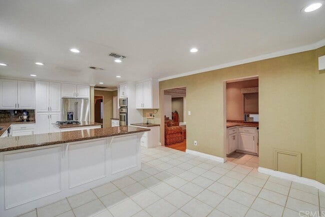 Building Photo - 7380 Live Oak Dr