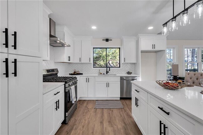 Building Photo - 2645 Shadow Woods Cir NE