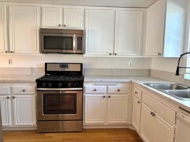 Building Photo - Available Now is a Condo style Townhouse i...