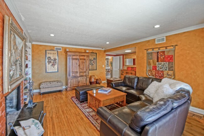 Building Photo - FULLY FURNISHED, CHARMING & AIRY, 4BR2BA MONTEMALAGA HILLTOP HOME W/ “QUEENS NECKLACE” VIEWS, 2-C...