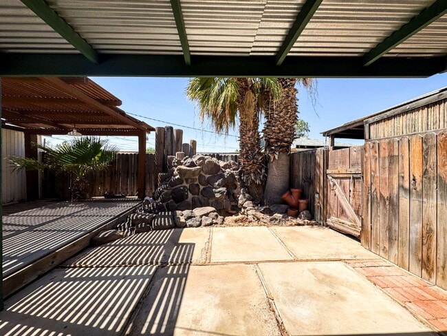 Building Photo - "Charming 3 Bedroom, 2 Bathroom Home with Spacious Living"