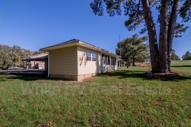 Building Photo - 295 Broadmoor Dr