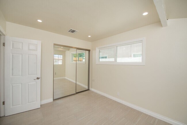 Building Photo - Completely Remodeld W/ Swimming Pool!