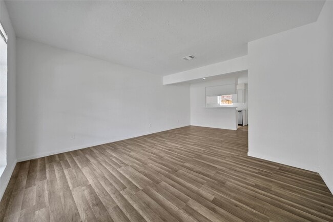 Building Photo - 10006 Neuens Rd