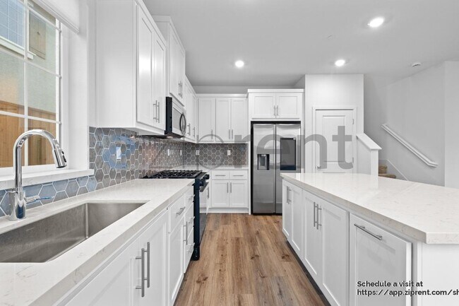 Building Photo - 5694 Loray Ln