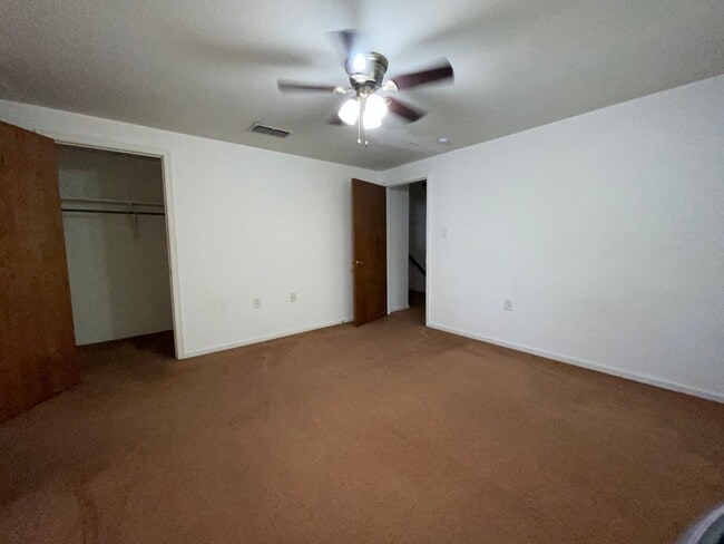 Building Photo - Spacious Home in Country Club Estates