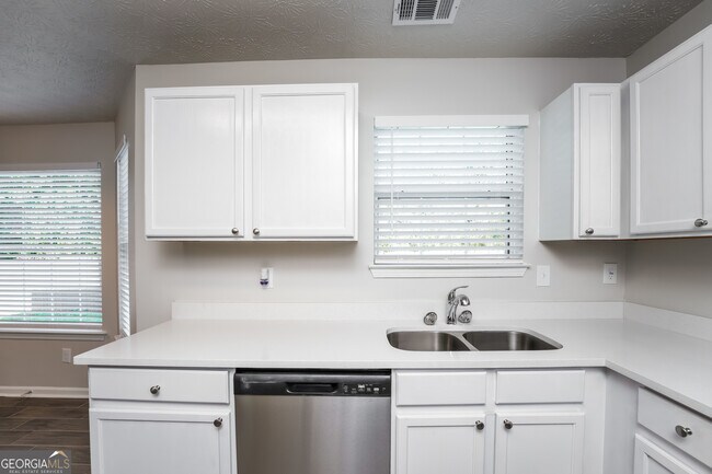 Building Photo - 4547 Carriage Park Dr