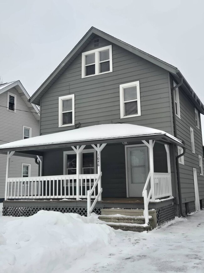 Building Photo - Charming 3-Bedroom Property in Prime Location