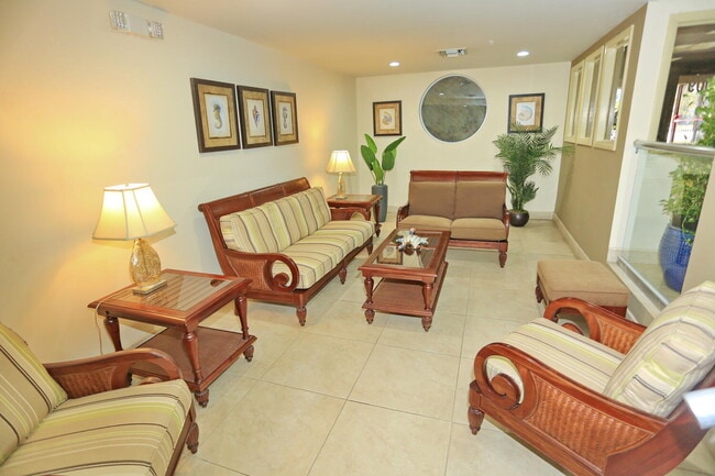 Building Photo - 1009 N Ocean Blvd